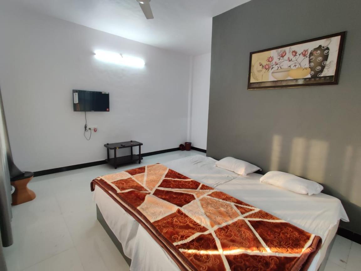 Hotel Sunshine Sea View Alībāg Exterior foto