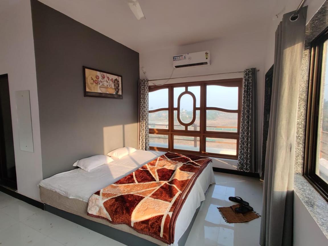Hotel Sunshine Sea View Alībāg Exterior foto