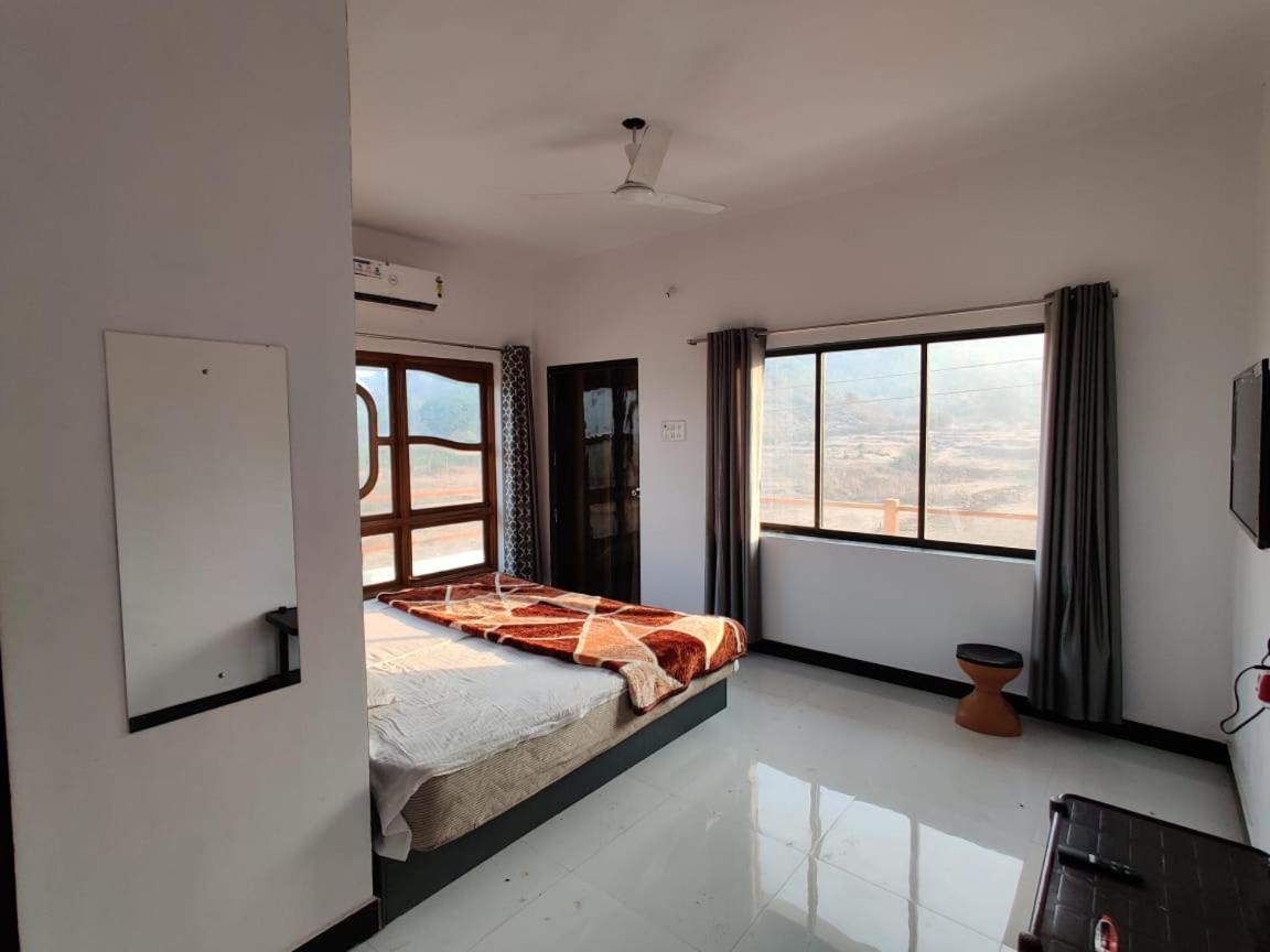Hotel Sunshine Sea View Alībāg Exterior foto