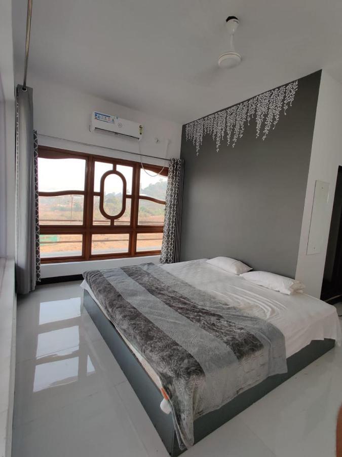Hotel Sunshine Sea View Alībāg Exterior foto
